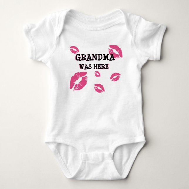 GRANDMA VAR HÄR BABY KISSES  T SHIRT (Framsida)