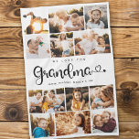 Grandma We Kärlek du Hearts Modern Photo Collage Kökshandduk<br><div class="desc">Vi kärlekar dig mormor! Cute, modern anpassningsbar, fotosamlingshandduk för att visa mormor hur älskad hon är. Vi kärlek skrev den här handskribentsymbolen med hjärtblommor, skapar det här en hjärtlig keepégåva till en älskad morförälder. Anpassa med 12 favoriter bilder och ditt personliga budskap och namn. Finns i många andra namn kan...</div>