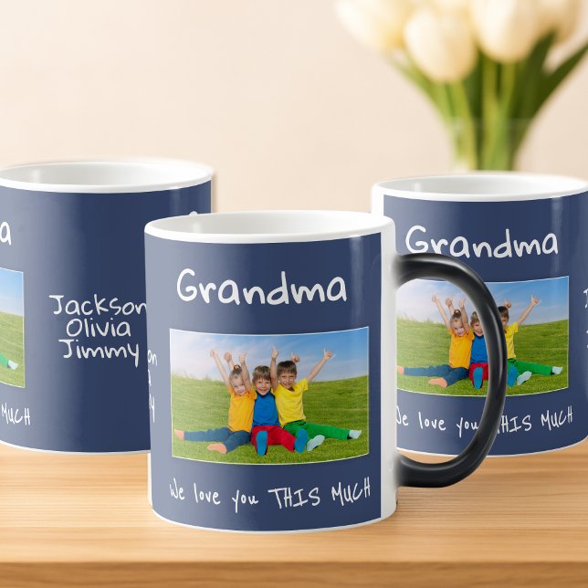 Grandma We Love You This Much Photo Christmas Gift Magisk Mugg (Skapare uppladdad)