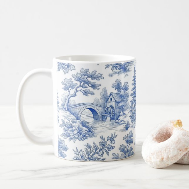 Grandmillennial Blå Toile  Landskapsmotiv Kaffemugg (Med munk)
