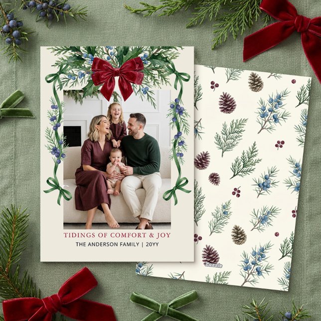 Grandmillennial röd bow botanisk familjefoto julkort (Photo Christmas Card from the Grandmillenial Botanical Bow Christmas collection by Darling & May)
