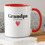 Grandpa Birth Announcement Mugg<br><div class="desc">Farfar Est. 20XX. Den här söta designen är perfekten för att meddela din gravid till en helt ny farfar, farfar, pappa etc. Underbar Fars dag-gåva till alla morföräldrar. Vare sig det är en pojke, det är en flicka, det är twillingar, det är tripplar, eller det är bara en massa glädje....</div>
