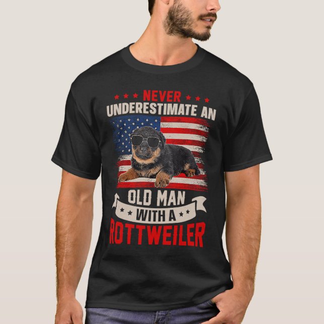 Grandpa Far Hund underskatta aldrig gamle Ro T Shirt (Framsida)