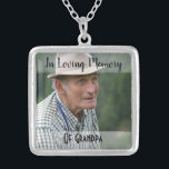 Grandpa Memorial Photo Charm Bröllop Bouquet Silverpläterat Halsband<br><div class="desc">Fantastisk idé om du är en brud som har borttappad någon speciellare och önskar att de kunde vara med dig på bröllopen. Denna charm kan läggas till i din bukett till minne av dem. Det kommer med ett halsband så att du kan få det som en keepy och fortsätta att...</div>