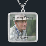 Grandpa Memorial Photo Charm Bröllop Bouquet Silverpläterat Halsband<br><div class="desc">Fantastisk idé om du är en brud som har borttappad någon speciellare och önskar att de kunde vara med dig på bröllopen. Denna charm kan läggas till i din bukett till minne av dem. Det kommer med ett halsband så att du kan få det som en keepy och fortsätta att...</div>