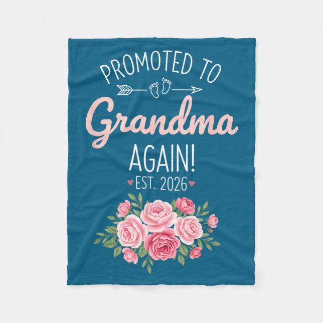 Grandparent Promoted To Grandma Again Est. 2026, N Fleecefilt (Framsidan)