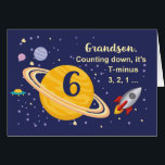 Grandson 6e Birthday Planets i Rymden Hälsningskort<br><div class="desc">Att slå 6 är ur världen,  särskilt när det är din barnson! Raketens frakt,  planeter och stjärnor fylls på kortets framsida med budskapet att du räknar ner för att säga Grattis på födelsedagen!</div>