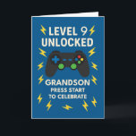 Grandson 9th Birthday Game Controller Ålder 9 Kort<br><div class="desc">Det här spelkortet är en djärv och lekfull design för din barnsons nionde födelsedag och har en videospelsstyrenhet och elektriska blå blixtar. Orden "Lås upp nivå 9" markerar milstolpen, perfekten för ett barn som handlar om roligt, knappar och höga poäng. Innerbudskapet uppmuntrar äventyr och firar hela fantastisk sak som gör...</div>