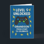 Grandson 9th Birthday Game Controller Ålder 9 Kort<br><div class="desc">Det här spelkortet är en djärv och lekfull design för din barnsons nionde födelsedag och har en videospelsstyrenhet och elektriska blå blixtar. Orden "Lås upp nivå 9" markerar milstolpen, perfekten för ett barn som handlar om roligt, knappar och höga poäng. Innerbudskapet uppmuntrar äventyr och firar hela fantastisk sak som gör...</div>