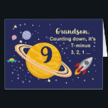 Grandson 9th Birthday Planets i Rymden Hälsningskort<br><div class="desc">Att göra 9 är ur världen,  särskilt när det är din barnson! Raketens frakt,  planeter och stjärnor fylls på kortets framsida med budskapet att du räknar ner för att säga Grattis på födelsedagen!</div>