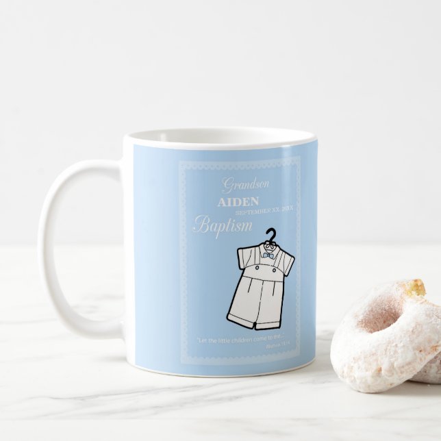 Grandson Baptism Kostym på Baby blue Personlig Kaffemugg (Med munk)