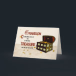 Grandson Birthday med Pirat Treasure Kort<br><div class="desc">Med mousserande guld och juveler är denna pirat-skatt precis vad morföräldrar tycker om deras barnbarn. När ditt hjärta flödar över med kärlek är det här perfekten som skickar din barnson på hans födelsedag. En skattkista i pirat är trä och fylld med underbara skatter.</div>