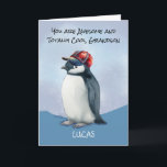 Grandson Birthday Penguin in Baseball Hat Kort<br><div class="desc">Gör din barnsons födelsedag i extra speciell med den här roligten och det glada kortet! Med en söt vattenfärgspenguin-sport och en röd och blå basebollhatt har den här designen en lekfull och coola vibe. Med fronten kan du anpassa den med namn, skapar den till en vänskaplig. Inuti firas ett belyst...</div>