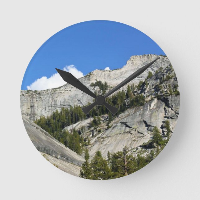 Granitbergen vid Tenaya Sjö, Yosemite, CA Rund Klocka (Framsida)