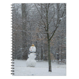 Grannens vinterscen i Snö i Snögubbe Anteckningsbok Med Spiral