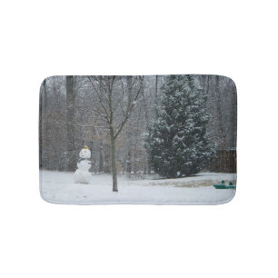 Grannens vinterscen i Snö i Snögubbe Badrumsmatta