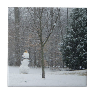Grannens vinterscen i Snö i Snögubbe Kakelplatta