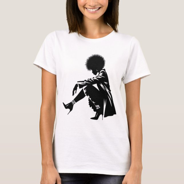 Grannt: Afro Elegance in Black and White T Shirt (Framsida)