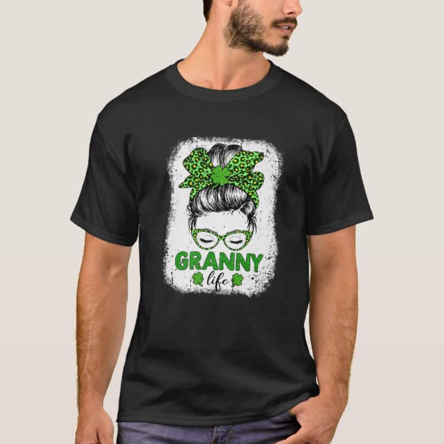 Granny Clover Messy Bun Leopard Funny St Patrick's T Shirt (Framsida)