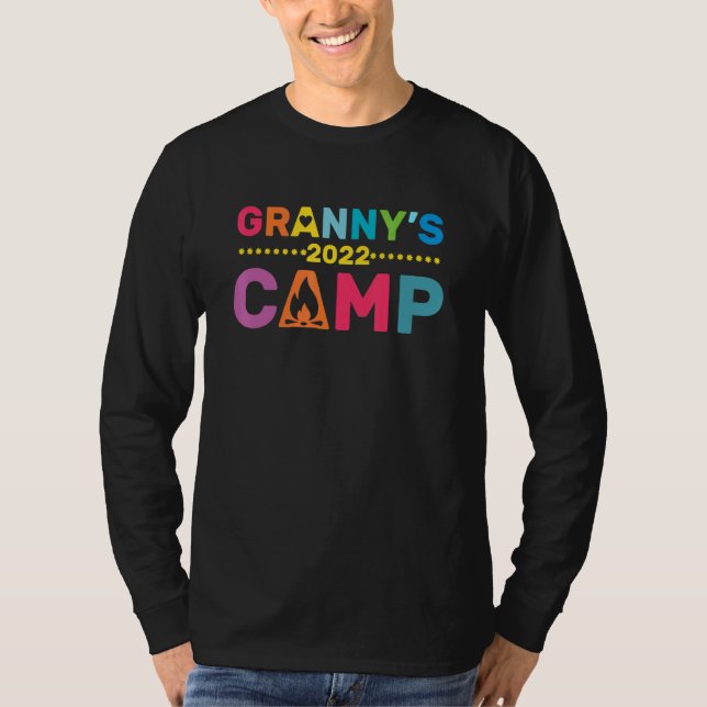 Granny Cousin Camp 2022 Barnbarn T Shirt (Framsida)