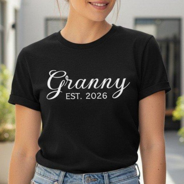Granny Est 2026 Pregnancy Announcement New Grandma T Shirt (Skapare uppladdad)