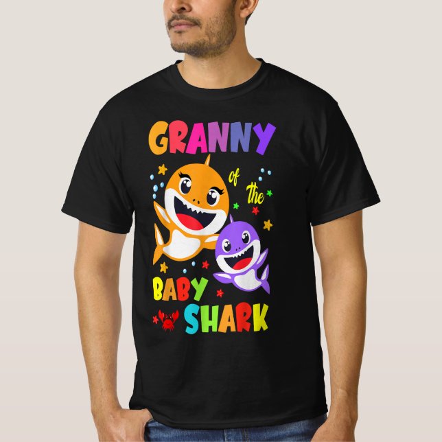 Granny of the Baby Shark Birthday Granny Shark T Shirt (Framsida)