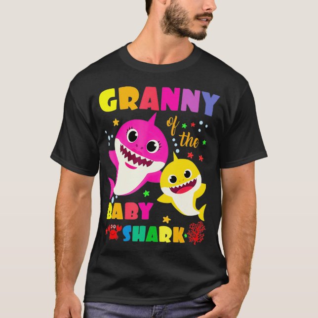 Granny of the Baby Shark Birthday Granny Shark T Shirt (Framsida)