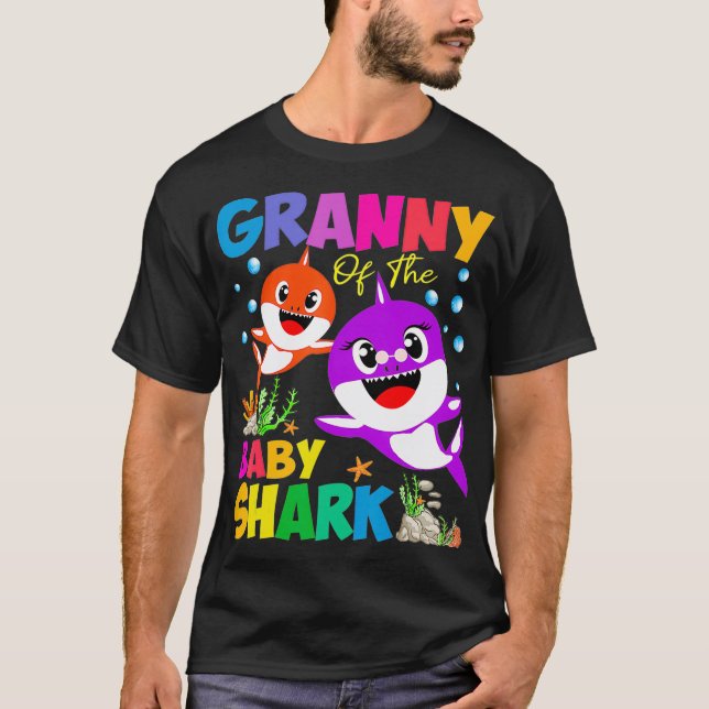 Granny of the Baby Shark Granny Shark T Shirt (Framsida)