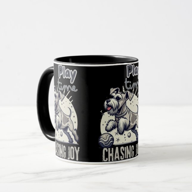 Gränslös energi: Spelande Grått Hund Boll-chase Mugg (Framsida vänster)