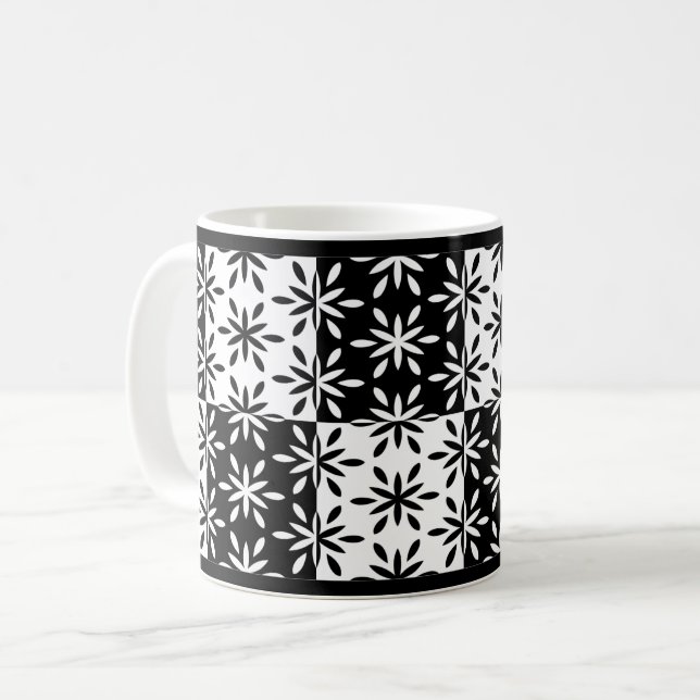 Graphic Black and White Geometric Flower Mönster Kaffemugg (Framsida vänster)