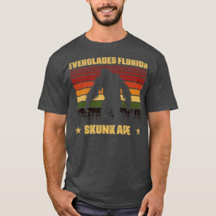 Graphic Everglades Florida Skunk Ape Älskare Cute T Shirt