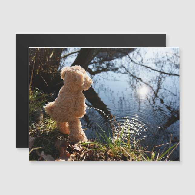 Grappige beer die ondeugend plast. magnetisk inbjudningskort (Fram/baksida)