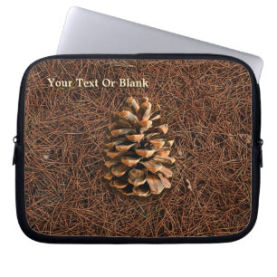 Gräs Cone on Fallen Nål Laptop Sleeve