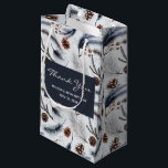 Gräs Cones & Gräs Nål Winter Mönster Tack<br><div class="desc">Ett tack för din presentväska med en vacker mönster. Gräs-koner,  fjädrar,  gräs nål och bärsaft. Rustik vattenfärgsdesign.</div>