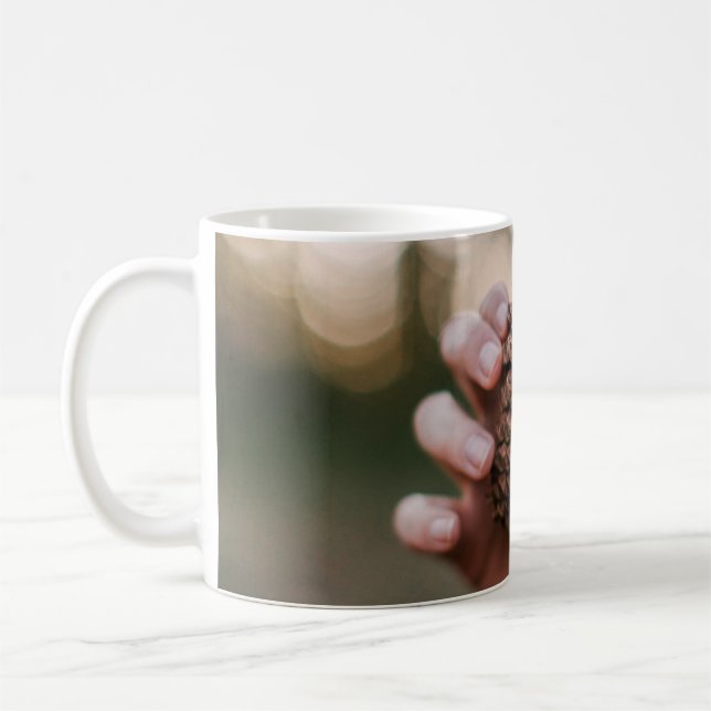 Gräs-kon, utomhus av trä av träd kaffemugg (Vänster)
