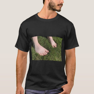 Gras mellan mina leksaker t shirt