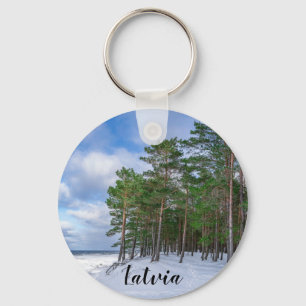 Gräs-skogen nära havsområdet kusten i Lettland Nyckelring