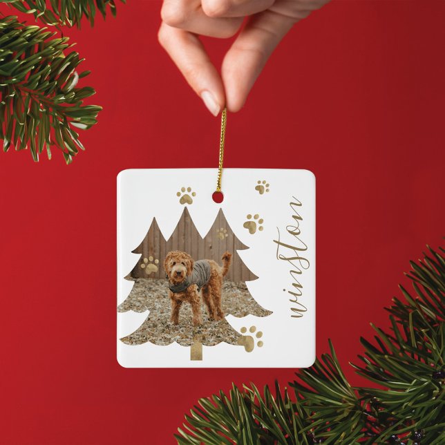 Gräs Träd Forest Anpassningsbar Pet Photo & Namn P Julgransprydnad Keramik (Pine Tree Forest Custom Pet Photo & Name Paw Print Ceramic Ornament)