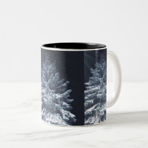 Gräs Träd med Snö och shingerljusMug Två-Tonad Mugg