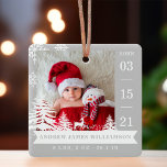 Gräs Träd & Snö Baby, födelseattentat och Grått fö Julgransprydnad Keramik<br><div class="desc">Nyfödd bebis födelsetal är fotojulprydnad. Utformningen har två foton, ett foto på framsidan och ett på baksidan. Visning nyfödd bebis. Födelsedatum visas längs sidan och baby namn och födelsestatus längs grund. En Grått-bakgrund med vitt snöflingor, gräs träd och hjort läggs till längs fotomets grund. **Observera att du kan ändra bakgrunden...</div>