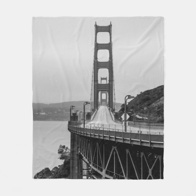 GRASCALE PHOTOGRAPHY OF CABLE BRIDGE FLEECEFILT (Framsidan)