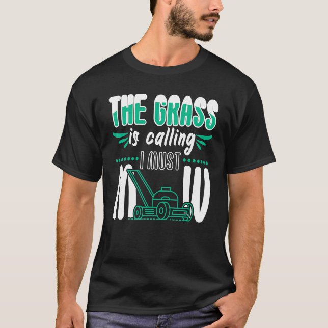 Gräset ropar jag måste slå gräsmattan t shirt (Framsida)