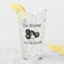 Gräsmatta Bowls Bowled och den vackra,