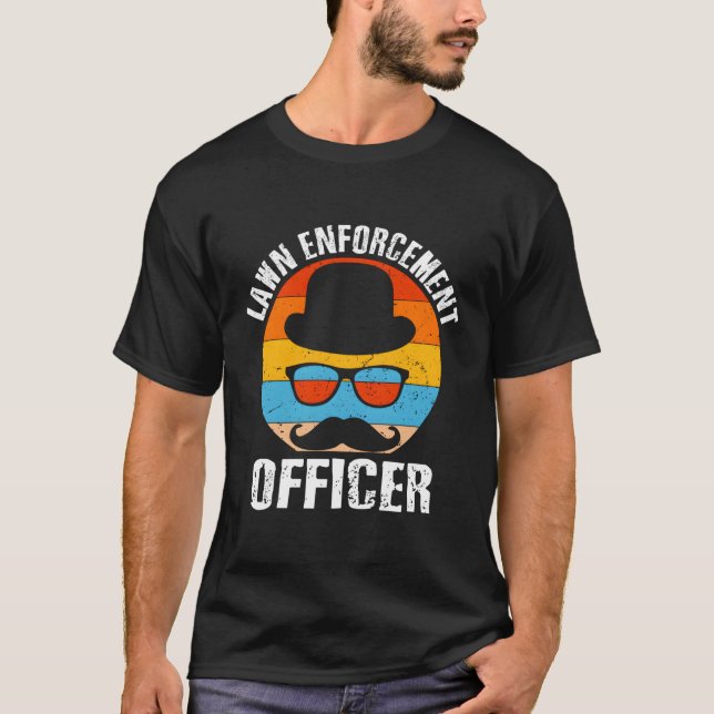 Gräsmatta Enforcet Officer Hobby Backyard Pastime  T Shirt (Framsida)