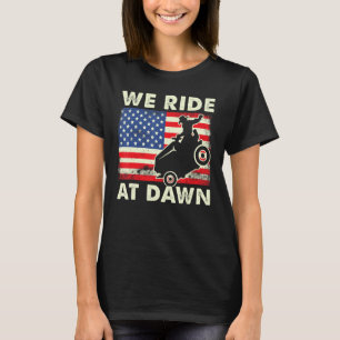 Gräsmatta-Mower vi ride på den gryende Gräsmatta M T Shirt