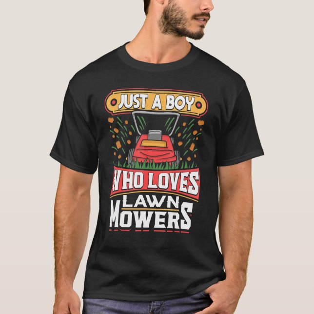 Gräsmatta Mwing bara en pojke som Kärlek Mowers  T Shirt (Framsida)