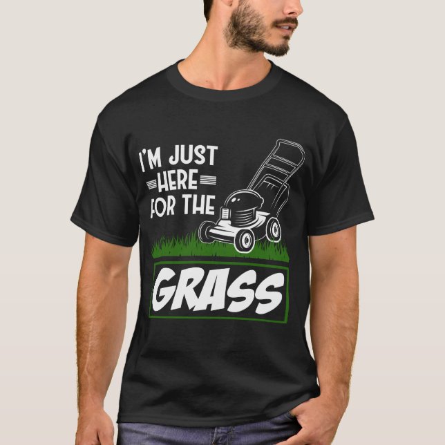 Grass Mowing Lawn Care Funny Lawn Mower T Shirt (Framsida)