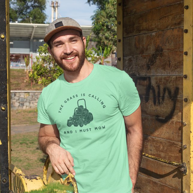 Grässen ringer och jag måste ge en fin grafik t shirt (Skapare uppladdad)