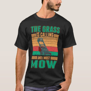 Grässen ropar och jag måste ge Gräsmatta T Shirt