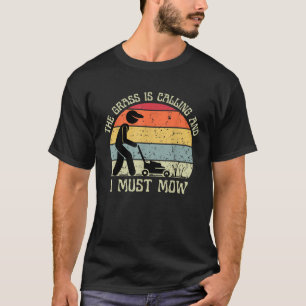 Grässen ropar och jag måste mala Gräsmatta T Shirt